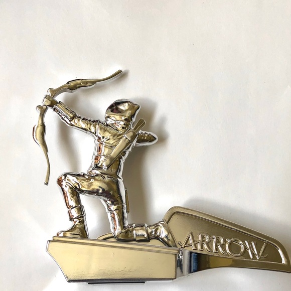 Loot Crate Other - PRICE FIRM🎉Arrow Collectible Car Hood Ornament